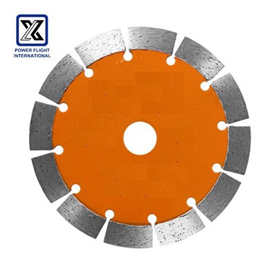 Čepel s plochým zubním drážkou